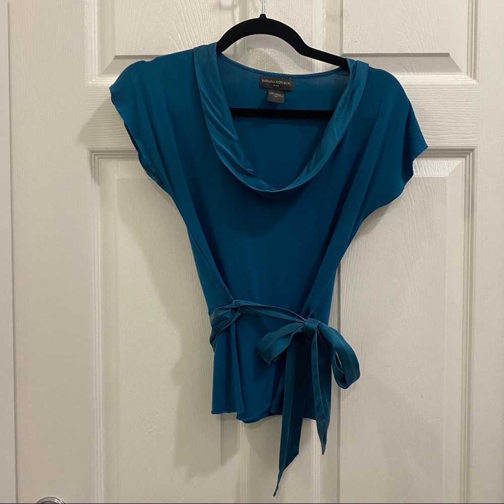 Flirty scoop neck peplum tie waist top